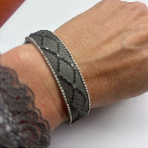 Freida Rothman signature textured hinged bangle new - Picture 5 of 12